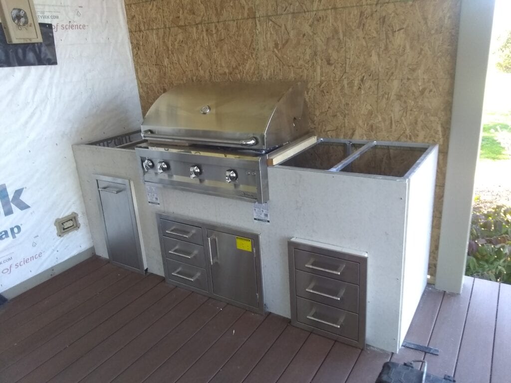 building outdoor kitchen with grill